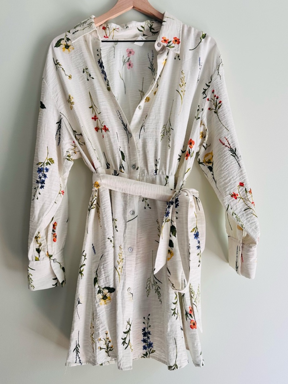 H&M Cream Floral Button-Front Shirtdress with Belt